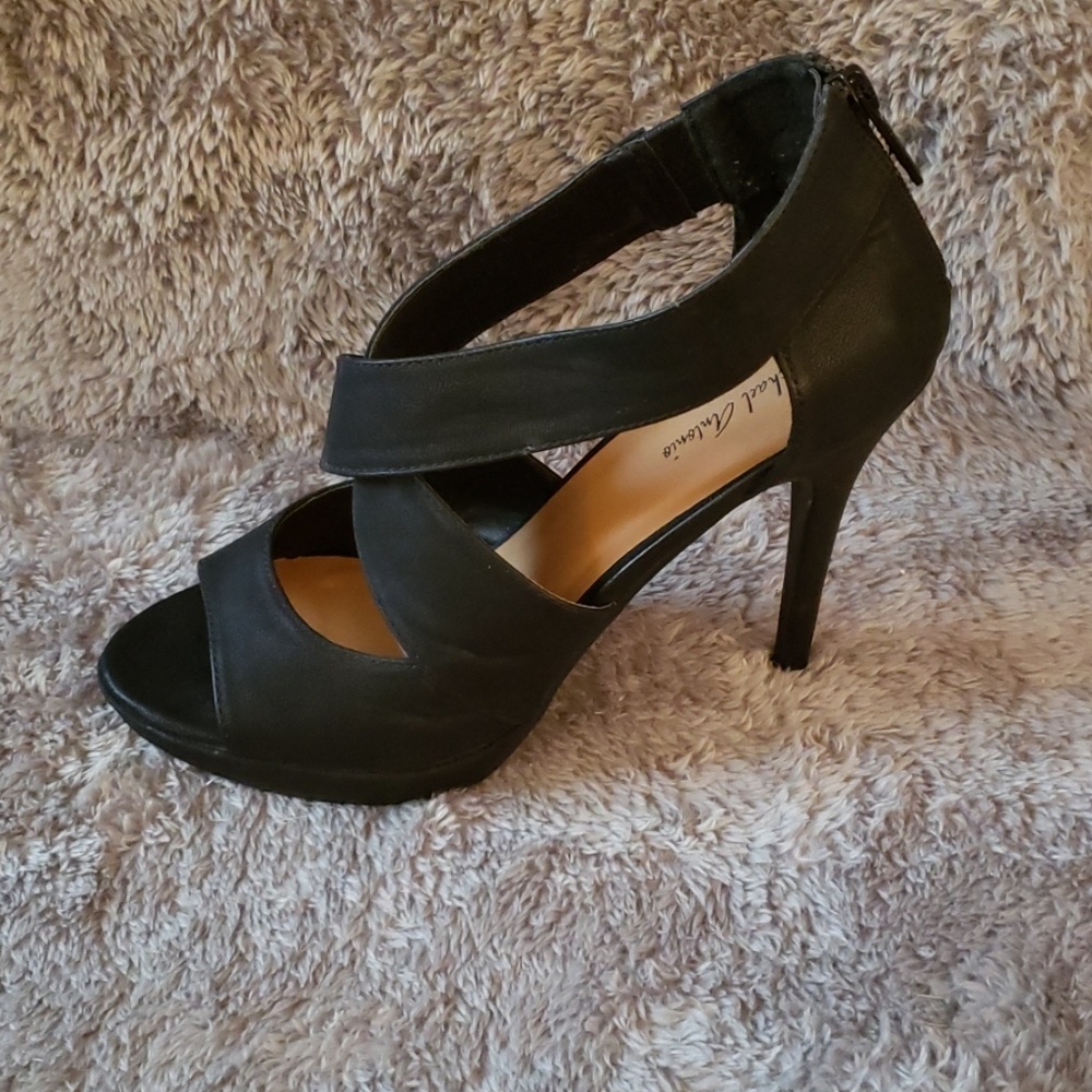 NWOT! Michael Antonio Black Strappy Sandals - Picture 1 of 5